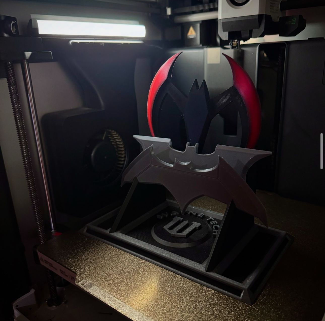 Batarang Set with WayneTech Stand