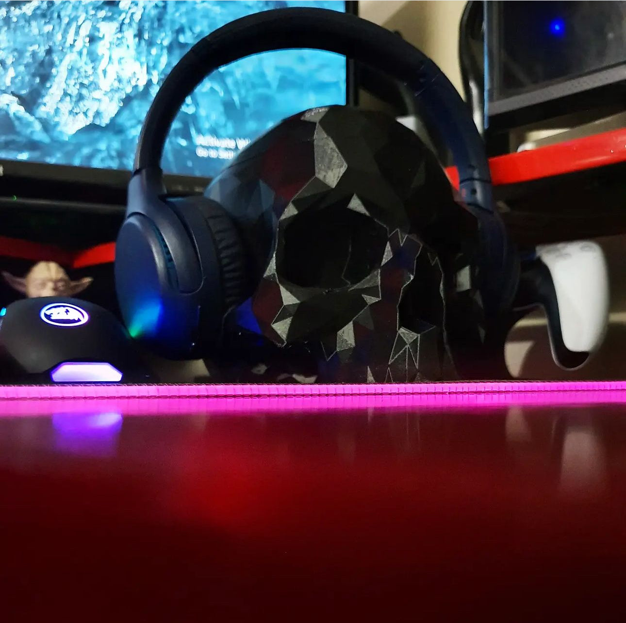 Skull Headphone Stand